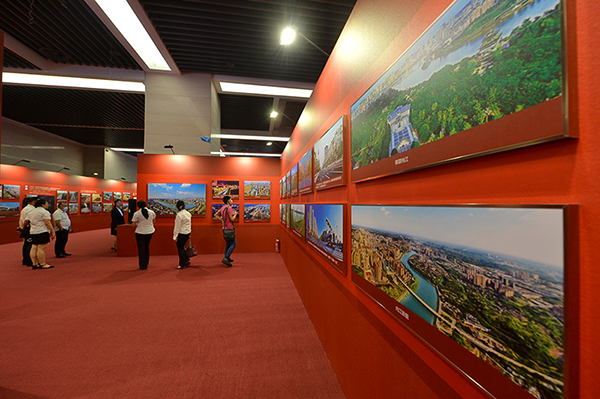 内江市庆祝中国共产党成立100周年主题展开幕_fororder_1展览现场（摄影-王斌）