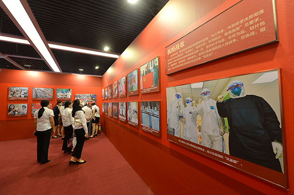 内江市庆祝中国共产党成立100周年主题展开幕_fororder_4展览现场（摄影-王斌）