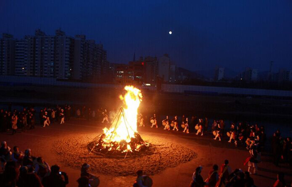 朝鲜上元节全国放假一天 吃五谷饭做民俗游戏庆祝