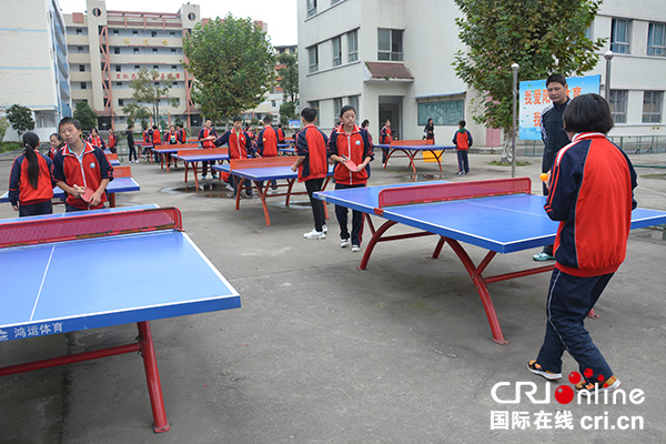 图片默认标题_fororder_普济中学学生乒乓球训练