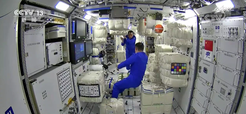 Rumah  Luar Angkasa_fororder_zong