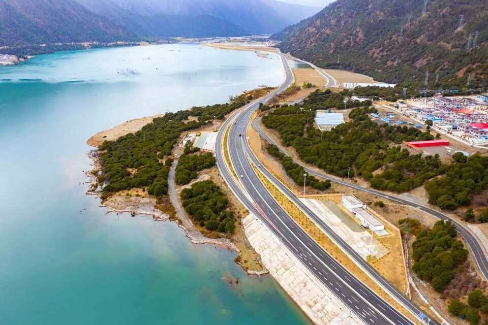 大美！今年夏天，让我们一起自驾这条西藏公路