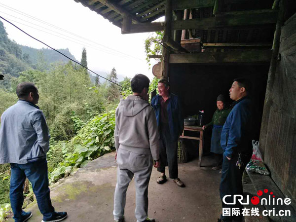 图片默认标题_fororder_深如联系村走访。