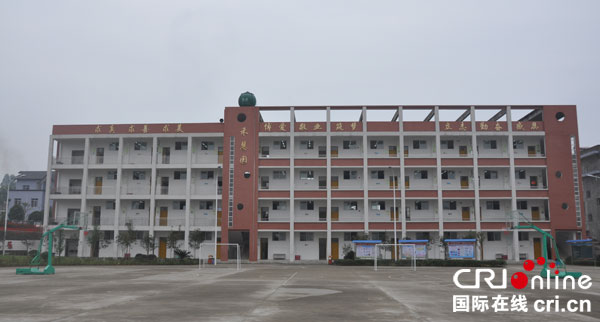 图片默认标题_fororder_河南慈善援建的教学楼之一。摄影-张清锐