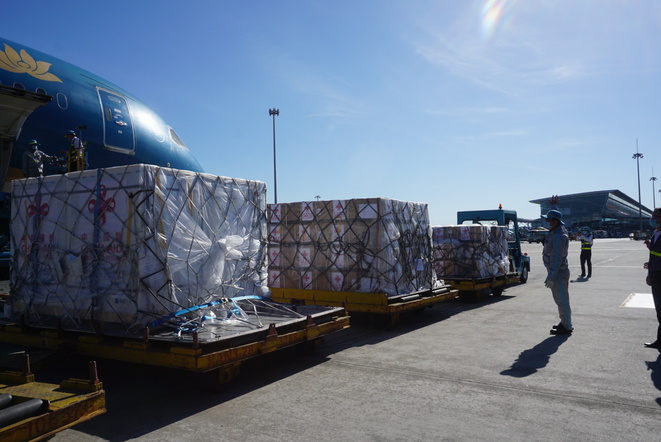 Lagi Bantuan Vaksin China Tiba di Vietnam_fororder_1624181001884_877_1616x1080