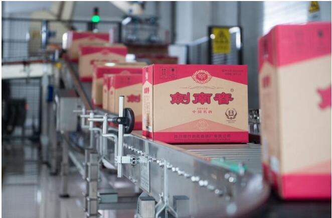 医用酒精品牌排行_陕西铜川药企紧急转产首批医用酒精产品捐一线