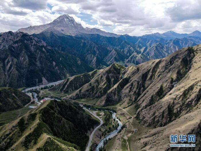 신강 두쿠도로, 여름 관광지로 부상 신강 두쿠도로, 여름 관광지로 부상_fororder_4