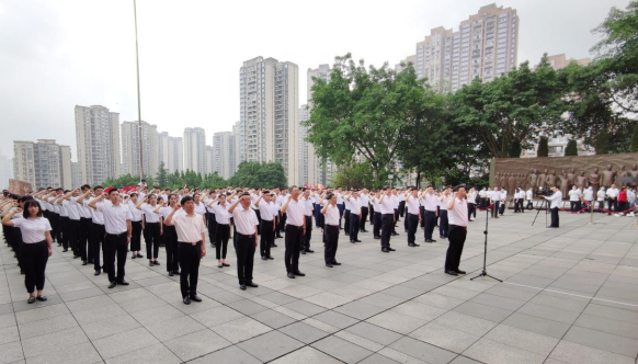 【原创】重庆市举行新党员代表入党宣誓活动_fororder_微信图片_20210623112117