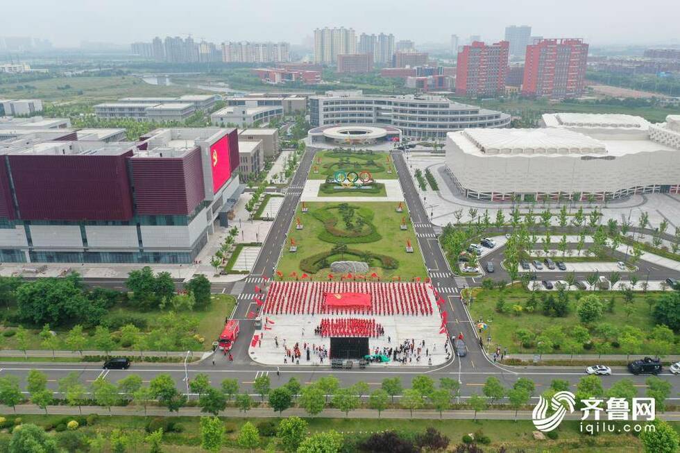 刘国梁李宁等奥运健儿齐聚威海南海 唱响赞歌颂党恩 刘国梁李宁等奥运健儿齐聚威海南海 唱响赞歌颂党恩