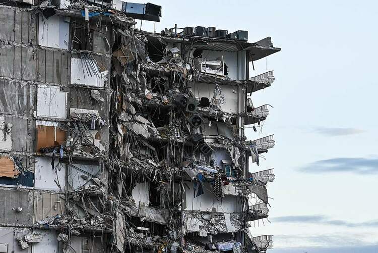 美国公寓倒塌99人失踪 巴拉圭总统夫人亲属下落不明