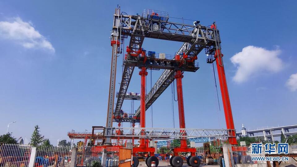 国内首台建筑构件装配机器人在武汉研制成功