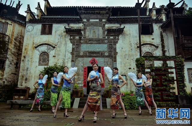 风景身上穿 婺源风光旗袍扮靓“中国旅游日”