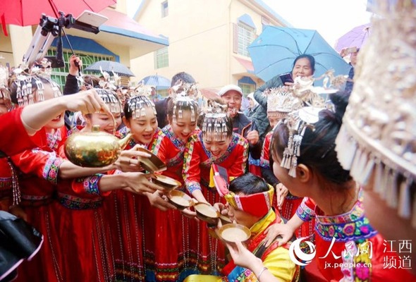 江西上高：品美食、唱山歌 喜迎三月三