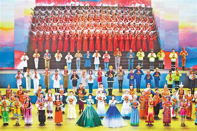 重庆市庆祝中国共产党成立100周年文艺演出举行