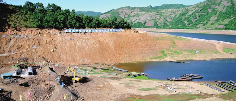 开道崇山峻岭间——三道沟至错草公路浑江段建设