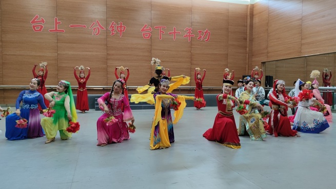 【新疆に行こう　民族舞踊の伝承者】_fororder_XJ4