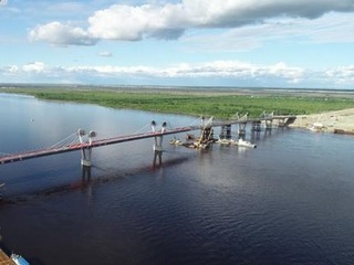 中俄合建首座跨境公路大桥黑龙江大桥今日合龙
