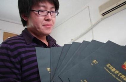 湖大一学生1年拿9项发明专利