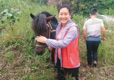 นางสาวหวง เหวินซิ่ว---เจ้าหน้าที่จีนที่อุทิศชีวิตแก่ภารกิจขจัดความยากจน_fororder_黄文秀3