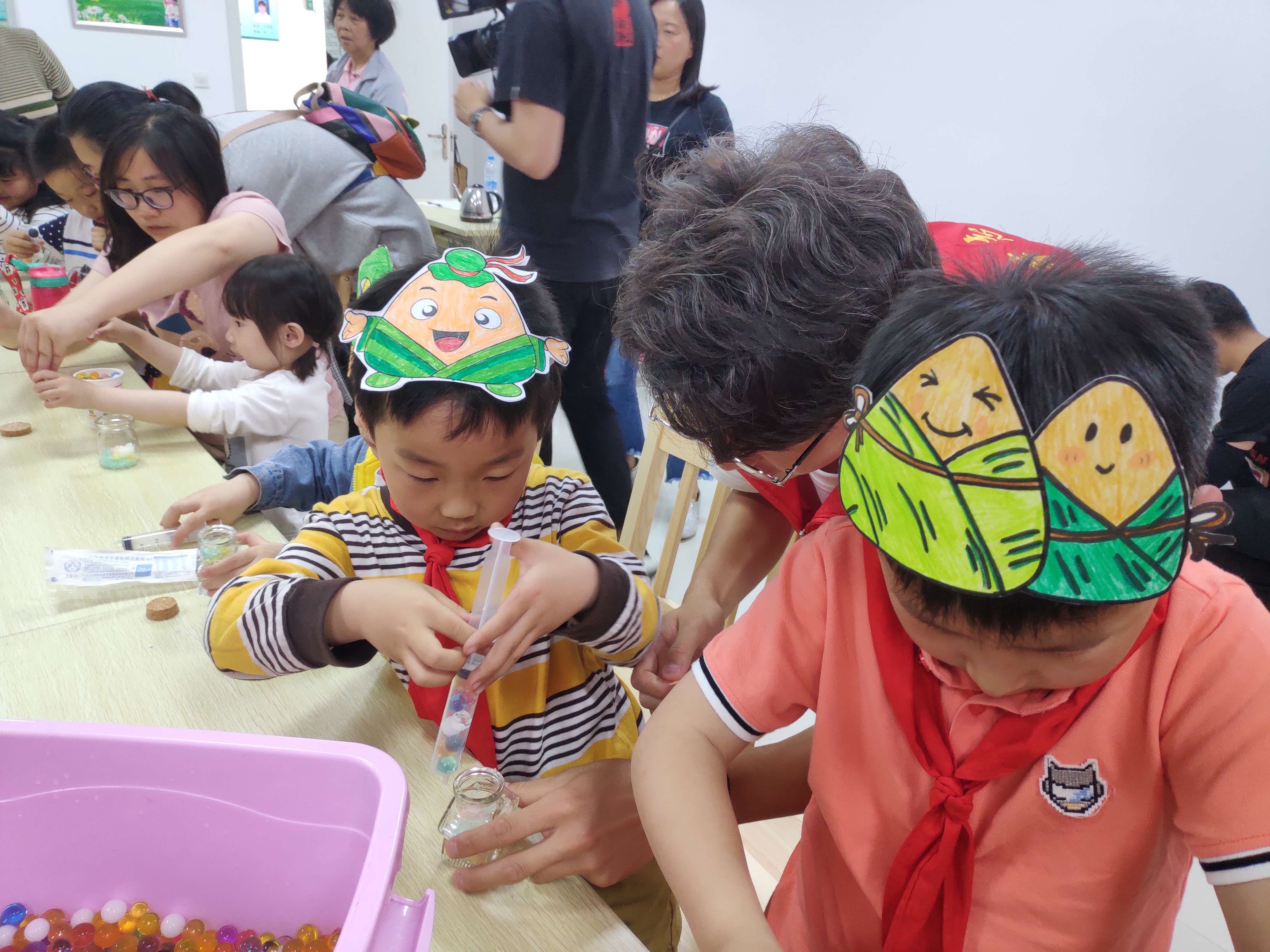 (供稿 教育列表 三吴大地泰州 移动版)泰州海陵城北街道工人社区举行“六一”儿童节活动(列表页标题)海陵城北街道工人社区举行“六一”儿童节活动