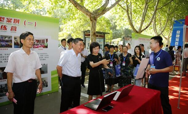 河南省“互联网+”大学生赛道决赛开幕式在河南职业技术学院举行