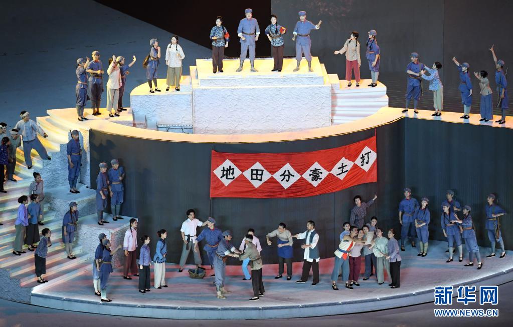 庆祝中国共产党成立100周年文艺演出《伟大征程》在京盛大举行