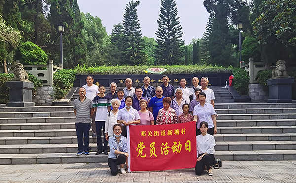 自贡沿滩:党史学习教育成果的实践转化 打造幸福宜居新邓关_fororder_1新塘村开展当日活动现场(摄影-赵丽)