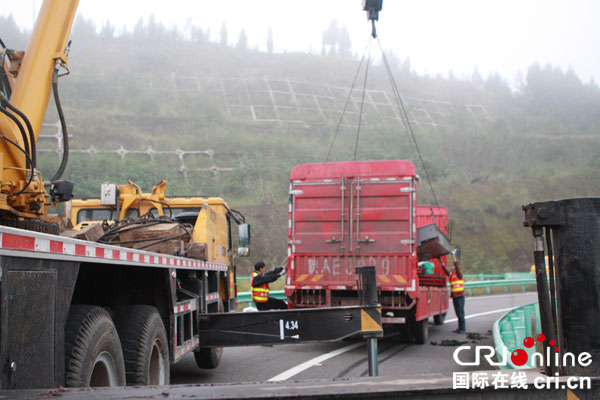 图片默认标题_fororder_迅速排除交通事故