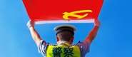 陕西渭南高新交警开展“我和党旗合个影”活动_fororder_rBABC2Dazi2AIg8nAAAAAAAAAAA868.3739x2610.750x524