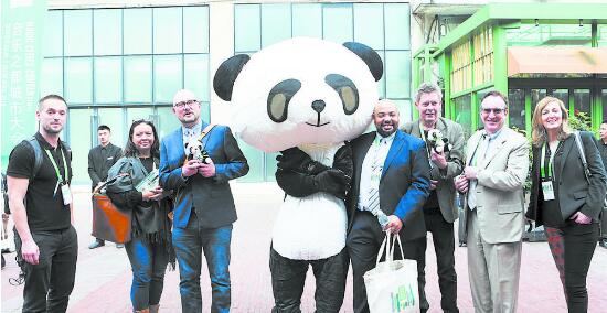 （头条）“三城三都”建设 成都按下“快进键”