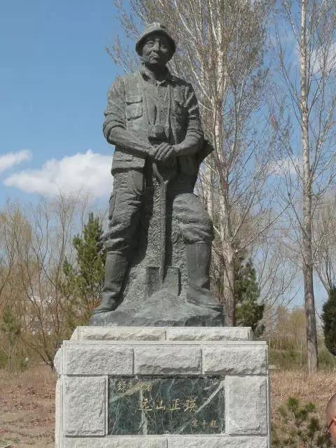 图片默认标题_fororder_远山铜像-0707