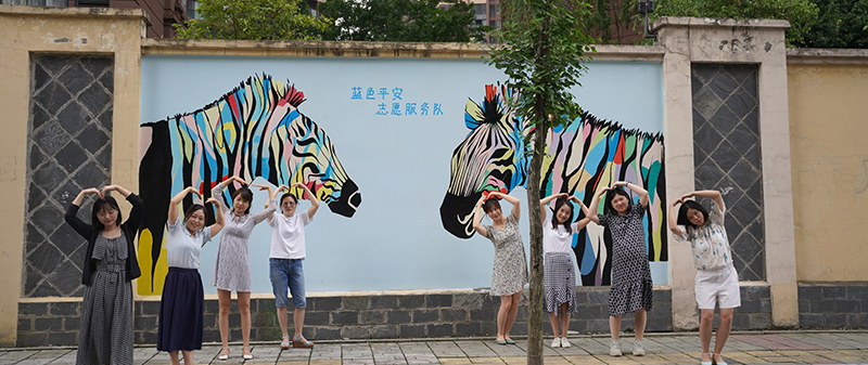 成都郫都区:破旧围墙变“画布” 3D墙画成居民拍照留念打卡地_fororder_市民拍照留念-摄影-刘刚钰
