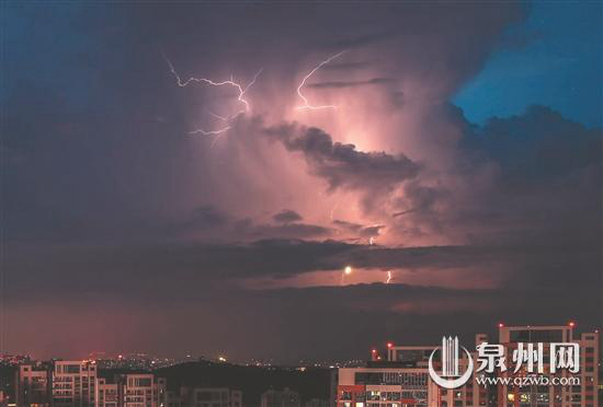 【泉州】【移动版】【Chinanews带图】6月2日傍晚3个半小时 泉州出现2727次闪电