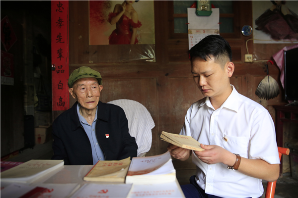 湖北巴东有位不服老的党史“学霸爷爷”_fororder_图片2