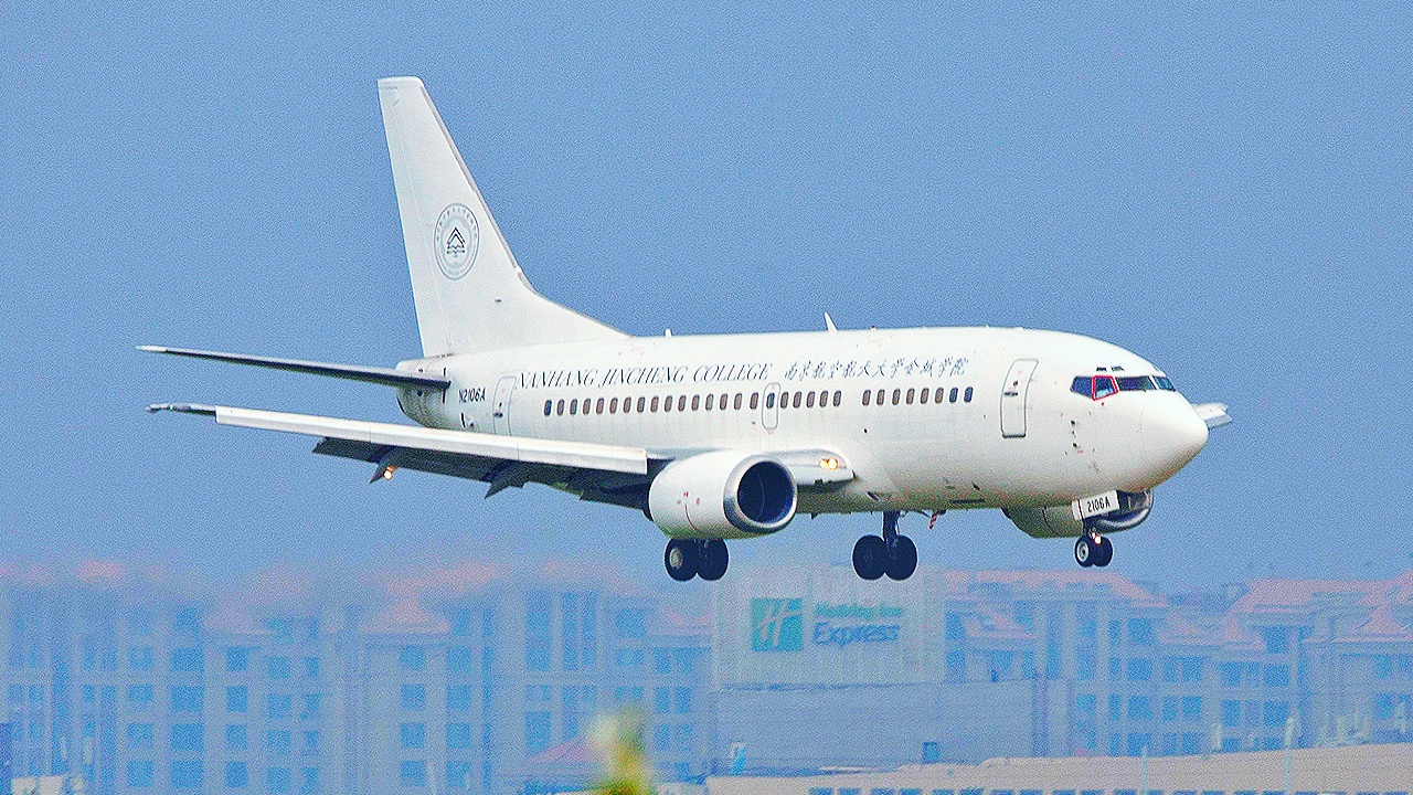 【教育频道】南京航空航天大学金城学院购置飞机给学生当教具 【教育频道】南京航空航天大学金城学院购置飞机给学生当教具