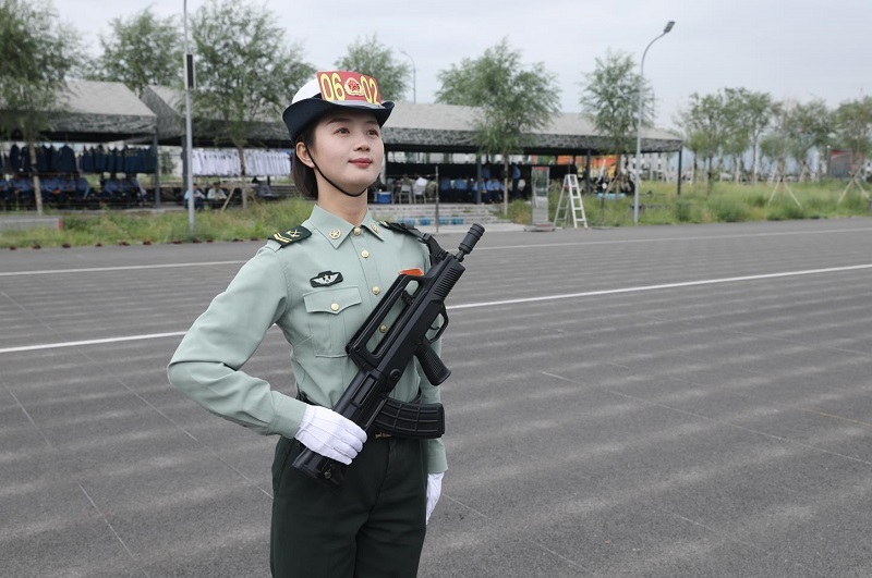 【百年青春】梅月圆:66秒,96米,128步 三次受阅的中国女兵