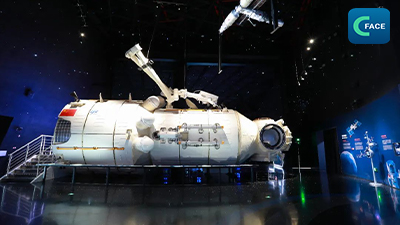 สำรวจชีวิตบนอวกาศอย่างเต็มตาที่หอดูดาวเซี่ยงไฮ้ - เปิดตัวโมเดลโมดูลหลัก “เทียนเหอ” ขนาด 1:1 ส่วน_fororder_2021070808News3