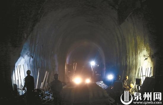 石砻隧道顺利贯通 为兴泉铁路泉州段9标最长隧道