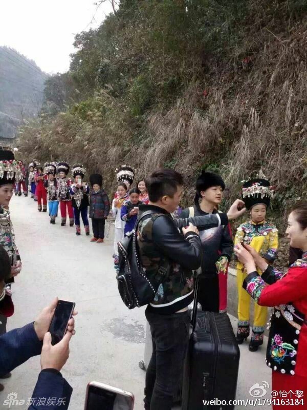 组图：《旋风》六家庭合体 黄晓明大笑郑爽腿细