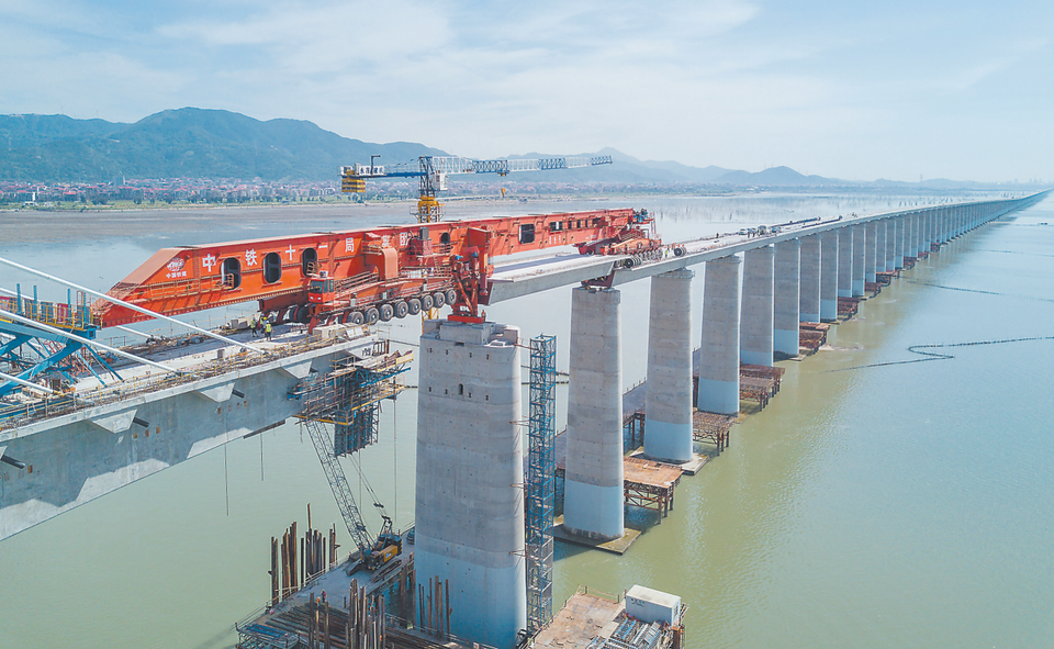 “昆仑号”完成首条高铁架梁任务_fororder_昆仑号