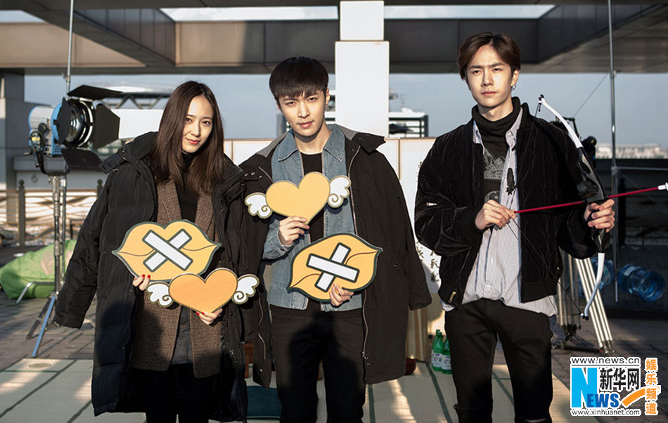 《闭嘴!爱吧》首尔开机 张艺兴郑秀晶互索爱-国际在线