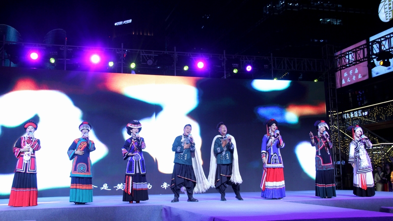 第三届攀枝花市清凉夏季暨“寻觅山水 滋味盐边”活动在成都启动_fororder_歌舞表演 拍摄 黄秀芝