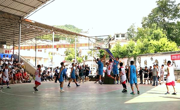 （供稿）贵阳修文县大石布依族乡2021年布依“六月六”篮球赛开幕