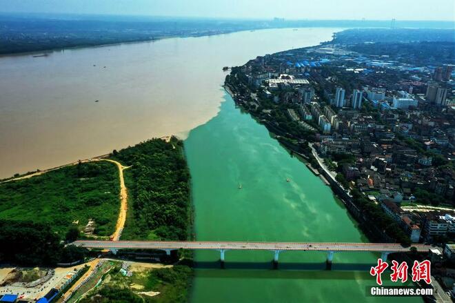 Dua Sungai Bertemu Bentuk Dua Warna Dua Sungai Bertemu Bentuk Dua Warna_fororder_666