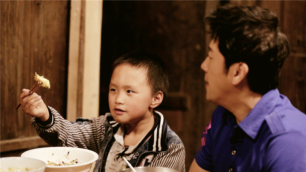 《让世界听见》学生摸黑狂追蔡国庆家常菜促成忘年交-国际在线