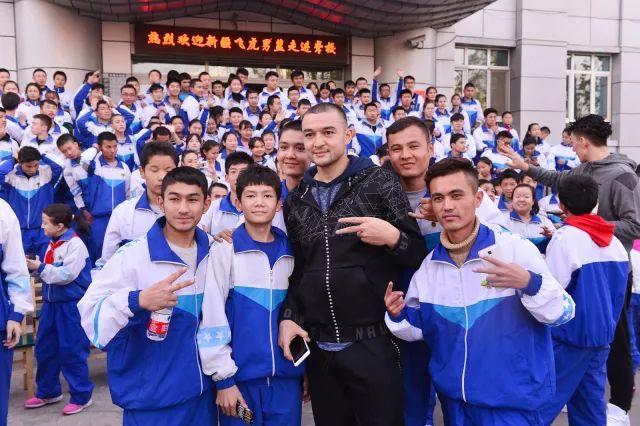 新疆队走进乌鲁木齐聋人学校 李根:很受鼓舞
