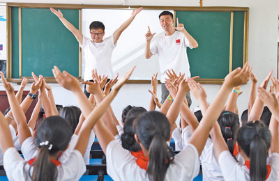 黑龙江两名90后特岗教师组建音乐班 村里的孩儿乘着歌声翱翔