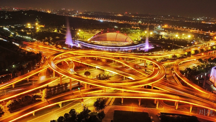 （中首）成都教师耗时四个月 集齐成都立交桥最美夜景