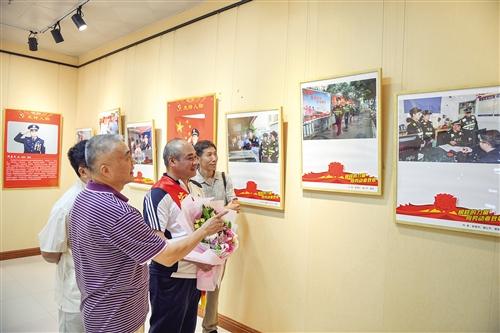 南宁市举办劳模工匠标兵主题摄影展