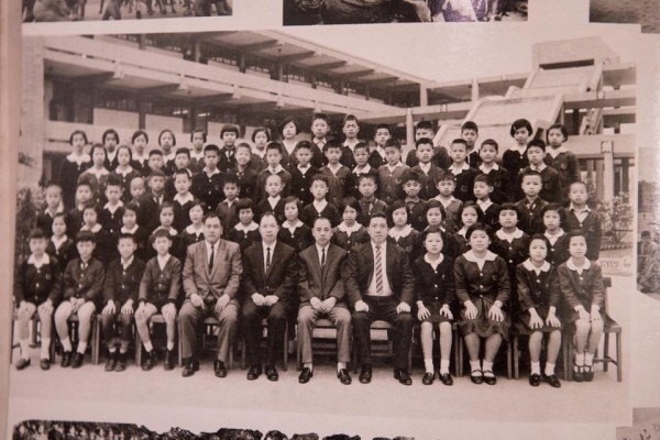 蔡英文晒照悼念老师遭批 网友：老师是不是被她气走的